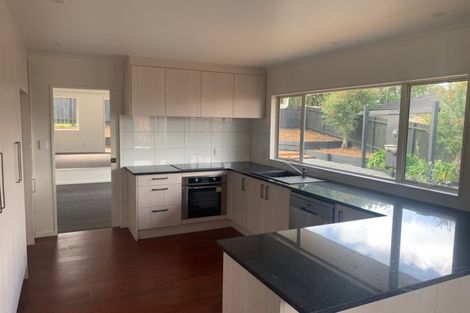 Photo of property in 28 Pukatea Avenue, Albany, Auckland, 0632