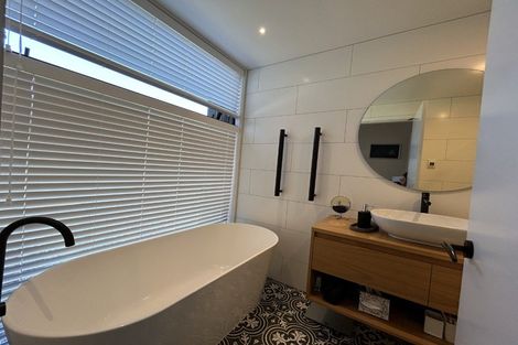 Photo of property in 32 Falconer Rise, Jacks Point, Queenstown, 9371