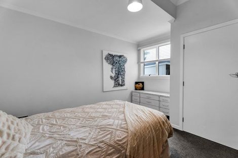 Photo of property in 10 Strandon Place, Strandon, New Plymouth, 4312