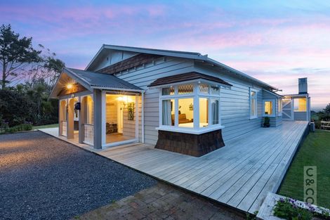 Photo of property in 10 Kaipara View Road, Helensville, 0875