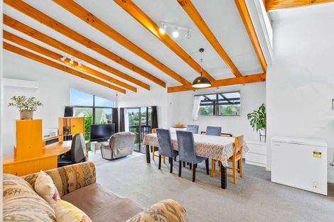 Photo of property in 13 Frosses Place, Massey, Auckland, 0614