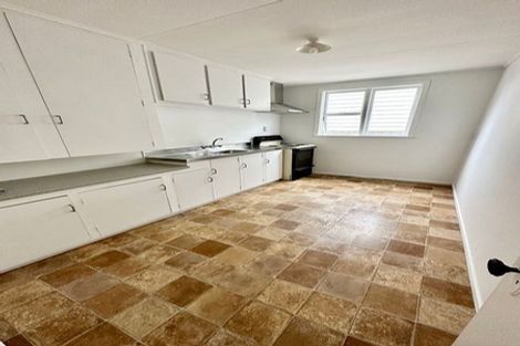 Photo of property in 23 Royal Crescent, Saint Kilda, Dunedin, 9012