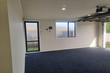 Photo of property in 24 Mt Lebanon Crescent, The Gardens, Auckland, 2105
