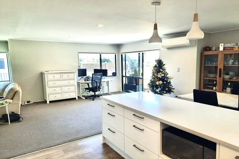 Photo of property in 216 Whangaparaoa Road, Red Beach, 0932