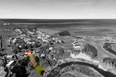 Photo of property in 14 Ohawe Terrace, Ohawe, Hawera, 4671