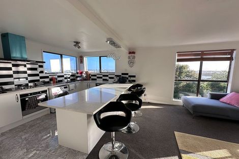 Photo of property in 36 Ellesmere Crescent, Pakuranga Heights, Auckland, 2010