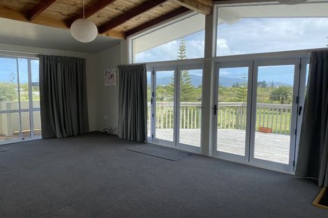 Photo of property in 18 Queens Road, Waikanae Beach, Waikanae, 5036