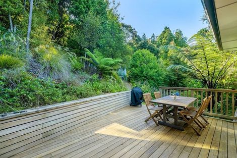 Photo of property in 9 Herrings Cove Place, Titirangi, Auckland, 0604