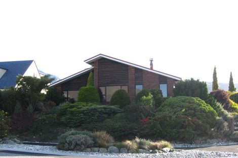 Photo of property in 53 Cedar Drive, Kelvin Heights, Queenstown, 9300