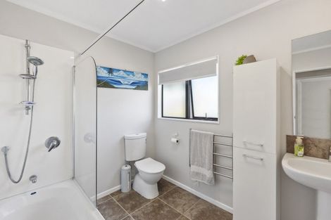 Photo of property in 8 Dale Road, Raumati South, Paraparaumu, 5032