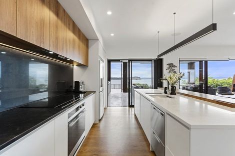 Photo of property in 32 Tindalls Bay Road, Tindalls Beach, Whangaparaoa, 0930