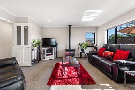 Photo of property in 22 Truby King Street, Merrilands, New Plymouth, 4312