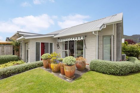 Photo of property in 82 Rimu Street, Waikanae, 5036
