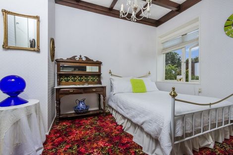 Photo of property in 904a East Coast Road, Northcross, Auckland, 0630