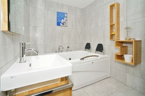 Photo of property in 13 Marnane Terrace, St Andrews, Hamilton, 3200