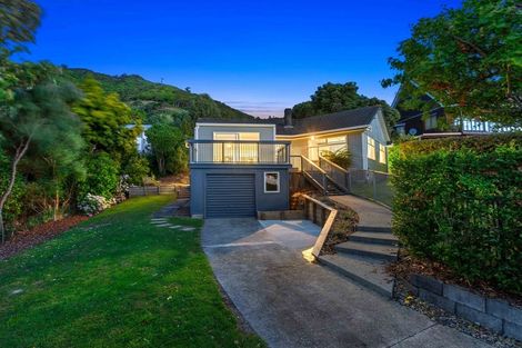 Photo of property in 27 Kotare Street, Waikanae, 5036