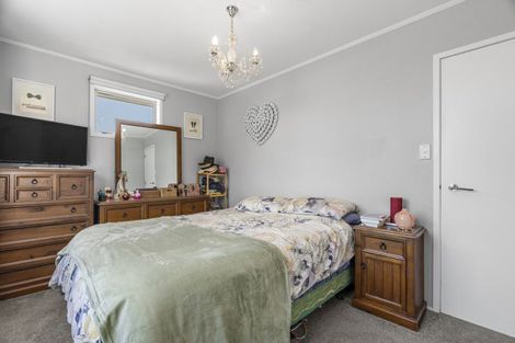 Photo of property in 42 Resolution Road, Welcome Bay, Tauranga, 3112