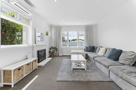 Photo of property in 130 Seaview Road, Westown, New Plymouth, 4310