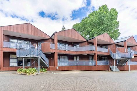 Photo of property in 22/3 The Avenue, Albany, Auckland, 0632