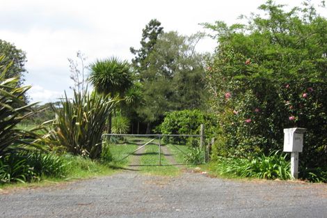 Photo of property in 276 Boord Crescent, Kumeu, 0891
