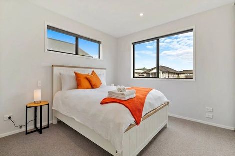 Photo of property in 1 Komata Crescent, Papamoa Beach, Papamoa, 3118