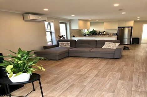 Photo of property in 1a Pavola Grove, Glenfield, Auckland, 0629