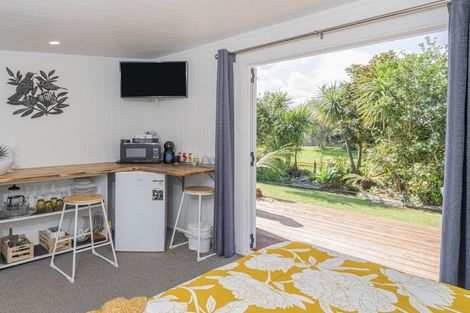 Photo of property in 10 Impala Place, Whitianga, 3510