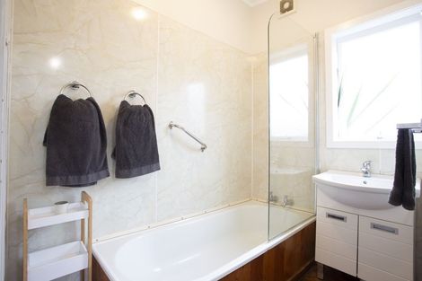 Photo of property in 43 Awaroa Road, Helensville, 0800