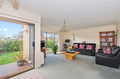 Photo of property in 6 Ostend Place, Avonhead, Christchurch, 8042