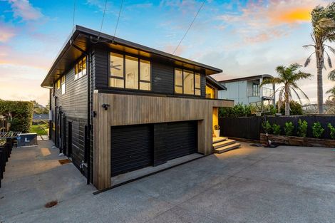 Photo of property in 172 Bleakhouse Road, Mellons Bay, Auckland, 2014