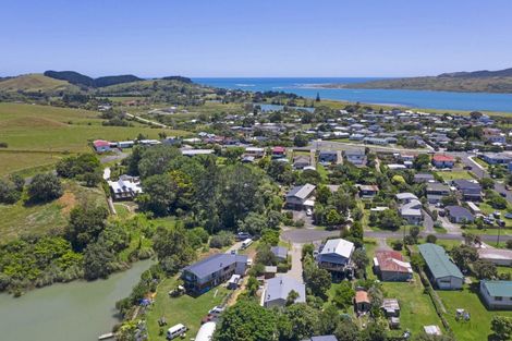 Photo of property in 12 Karioi Crescent, Raglan, 3225