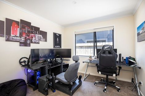 Photo of property in 15 Nukuroa Close, Waitara, 4320