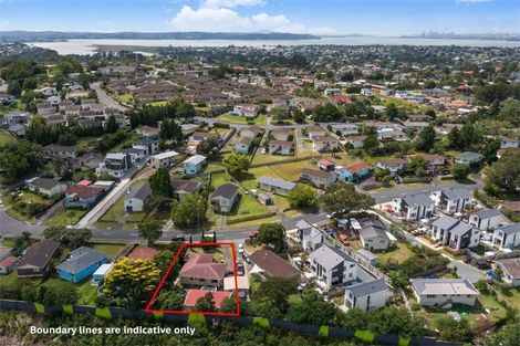 Photo of property in 60 Cedar Heights Avenue, Massey, Auckland, 0614