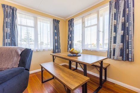 Photo of property in 8 Cross Street, Castlecliff, Whanganui, 4501