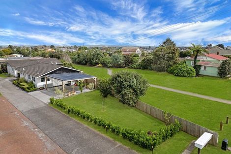 Photo of property in 19f Victoria Avenue, Waiuku, 2123