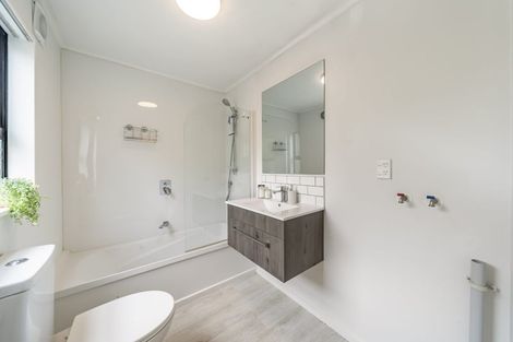 Photo of property in 66 Woodhouse Avenue, Karori, Wellington, 6012