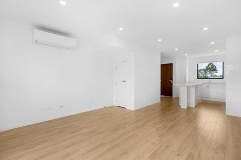 Photo of property in 1/2 Windermere Crescent, Blockhouse Bay, Auckland, 0600