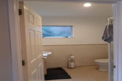 Photo of property in 18 Mountain Road, Henderson Valley, Auckland, 0612