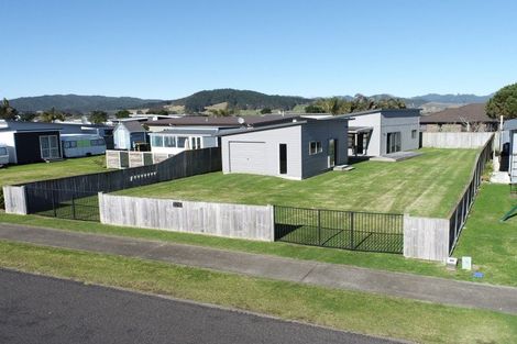Photo of property in 126 Rangiora Crescent, Matarangi, Whitianga, 3592