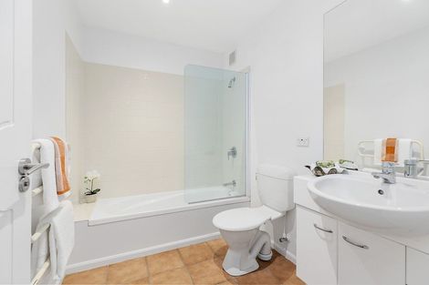 Photo of property in 5/148 Evans Bay Parade, Roseneath, Wellington, 6021