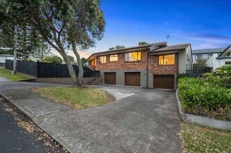 Photo of property in 37 Parkhill Road, Mellons Bay, Auckland, 2014