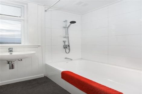 Photo of property in 30 Russell Street, Stanley Point, Auckland, 0624