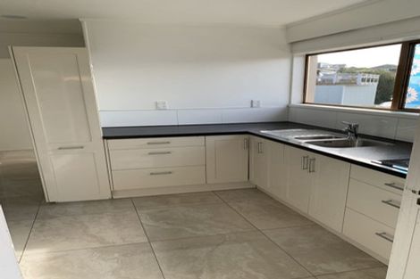 Photo of property in 11 Ian Place, Glendene, Auckland, 0602