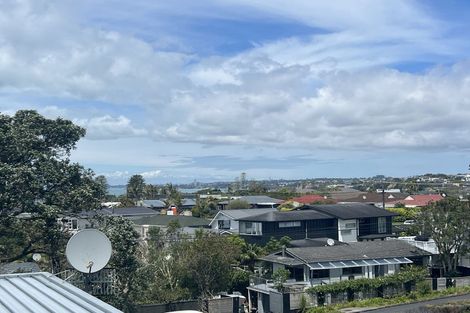 Photo of property in 2/8 Rewi Street, Torbay, Auckland, 0630