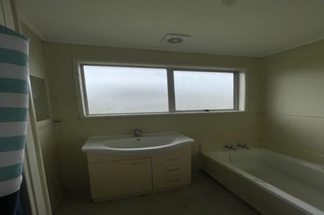 Photo of property in 28 Hinton Place, Weymouth, Auckland, 2103