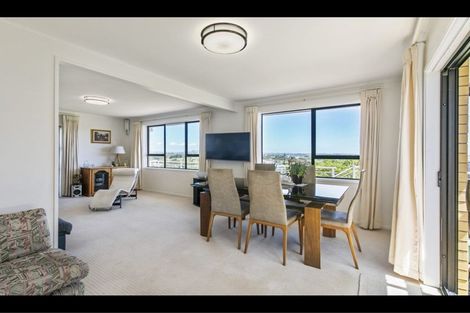 Photo of property in 19 Gwenand Place, Botany Downs, Auckland, 2010