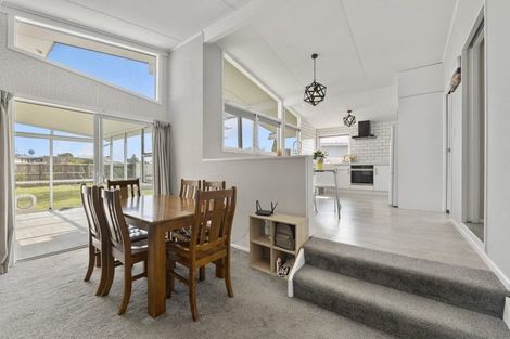 Photo of property in 5 Ngaio Place, Hawera, 4610