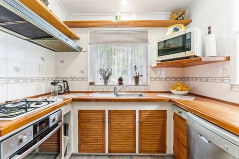 Photo of property in 8 Waiwera Road, Waiwera, Orewa, 0994