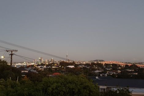 Photo of property in 1/62 Church Street, Northcote Point, Auckland, 0627