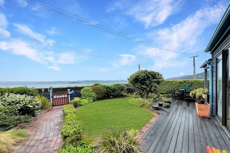 Photo of property in 123 Marine Parade, Eastbourne, Lower Hutt, 5013